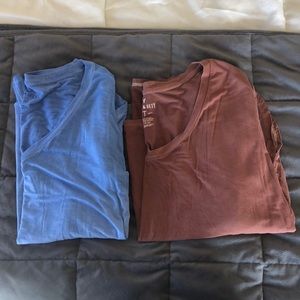 2 small American Eagle long sleeve